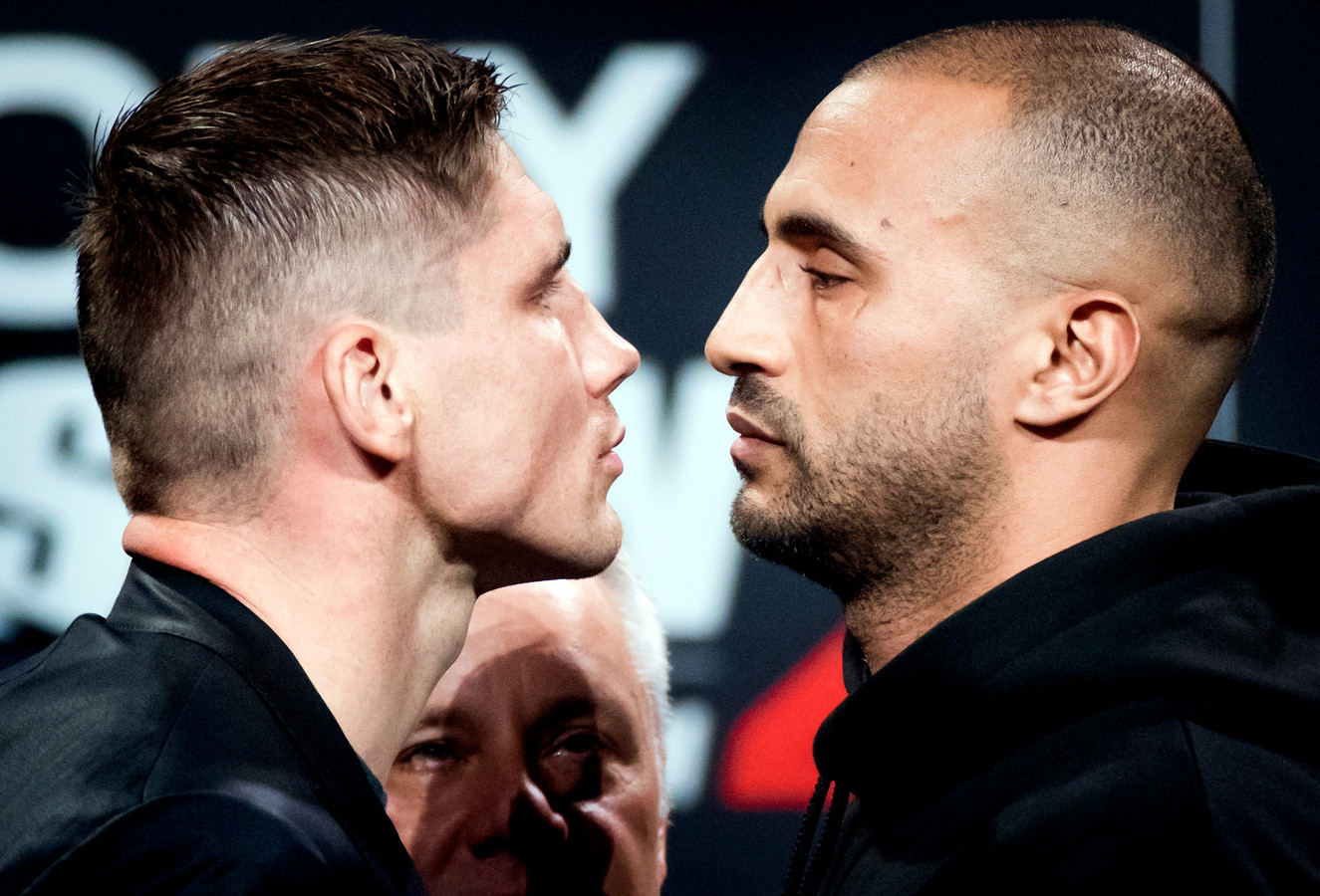 Rematch kickboksen tussen Rico Verhoeven en Badr Hari eindigt op anticlimax na blessure Hari