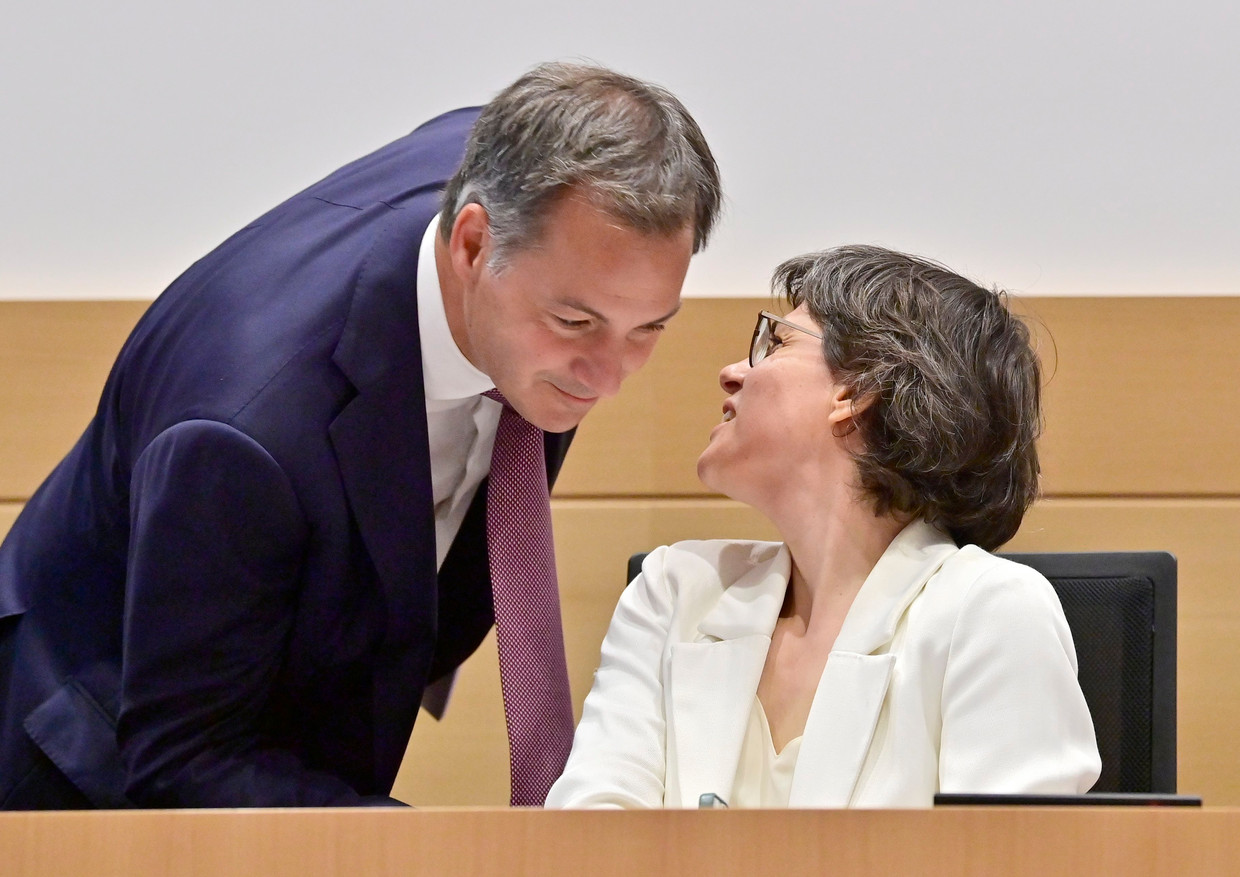 Premier De Croo en minister van Energie Van der Straeten. Beeld Photo News
