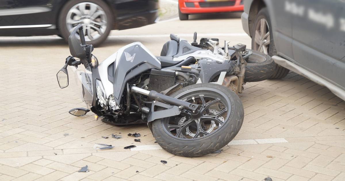 Motorrijder raakt gewond bij aanrijding in Drunen, met spoed naar ziekenhuis.
