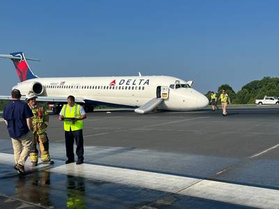 Vliegtuig Delta Air Lines landt zonder deel van landingsgestel uitgeklapt