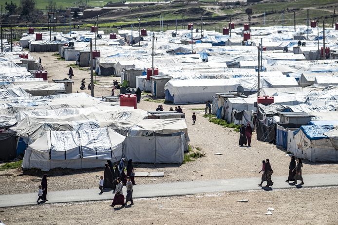 In kamp Roj worden duizenden IS-vrouwen met hun kinderen vastgehouden.