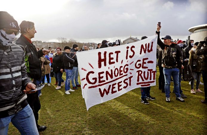 Demonstranten op het Museumplein.