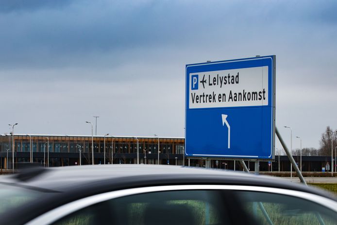 De terminal van Lelystad Airport, die al een paar jaar klaar voor gebruik is.