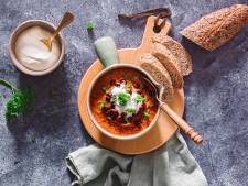Wat Eten We Vandaag: Stevige zwarte bonensoep met pompoen en Griekse yoghurt