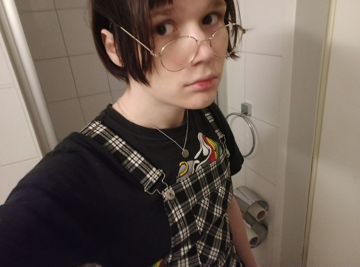 De aanvraag van lhbti-asielzoeker Katya (21) werd afgewezen, twee weken ...