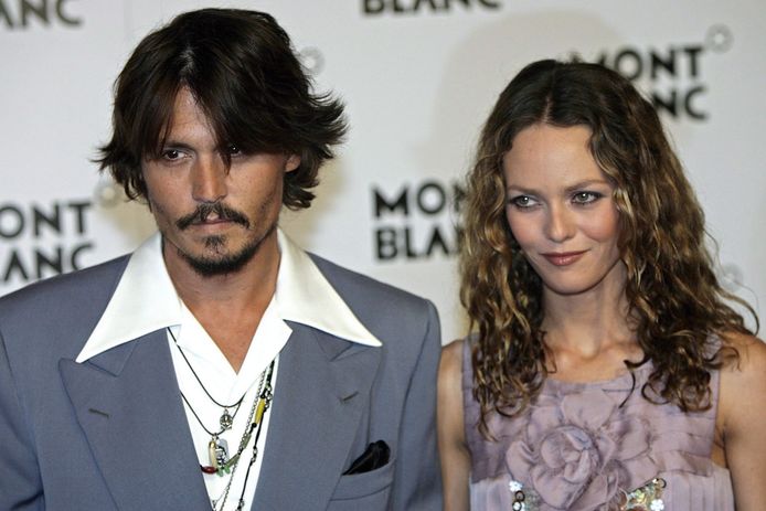 Na Winona Ryder heeft ook ex Vanessa Paradis een getuigenis afgelegd ter verdediging van Johnny Depp.