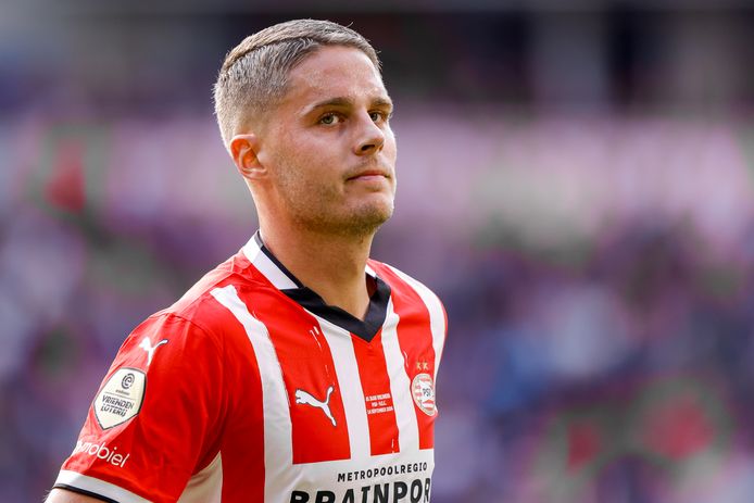 Joey Veerman staat na twee wissels op een kruispunt: 'Door het EK ligt hij  echt onder een vergrootglas' | Al het nieuws over PSV | AD.nl