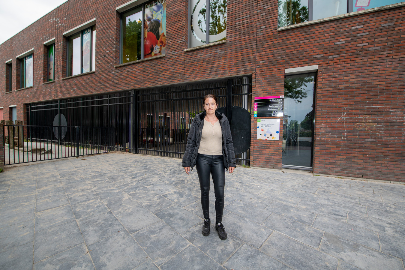 Vesna Ilic loopt al sinds 2006 rond op De Reiziger en ziet het met het jaar slechter worden op de basisschool in Apeldoorn-Zuid.