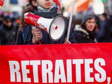 “Résistance!”: des milliers de personnes dans les rues de Paris pour protester contre la réforme des retraites