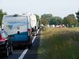 Een lange file op de N36 is het gevolg van het ongeluk.