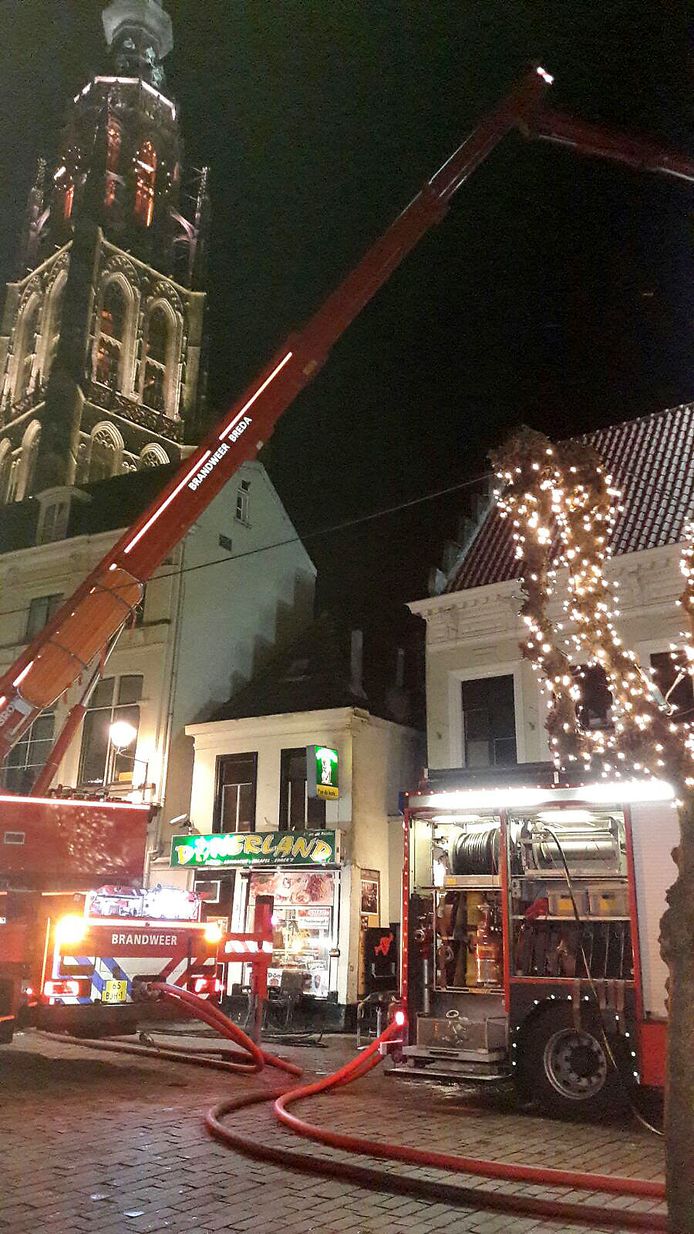 Grote brand achter Café Bruxelles in Breda. Foto Perry Roovers / MaRicMedia