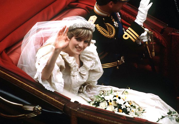Prinses Diana in de koets terug van haar bruiloft naar het kasteel op 29 juli 1981.