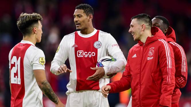 Ajax zet ook Twente overtuigend opzij, Berghuis schittert in nieuwe rol en hattrick voor Haller