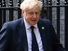 Mokerslag voor Britse premier: twee ministers vertrekken uit protest over leiderschap