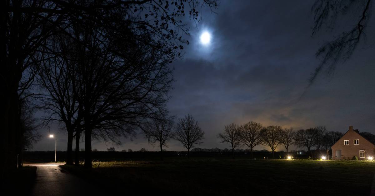 Operatie duisternis in Deurne nog 'n paar lampen te gaan De Peel ed.nl