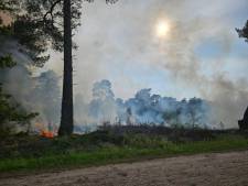 Brandweer blust natuurbrand in buitengebied Hengelo