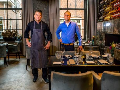 Het interieur van dit restaurant heeft een link met FC Barcelona (én de bar is roze-paars verlicht) 