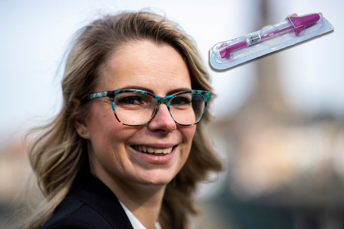 Portret van Melanie Brands, jonge vrouw uit Colmschate bij Deventer kreeg baarmoederhalskanker, overleefde het maar blijft nu wel ongewenste kinderloos.Inzet: de zelftest