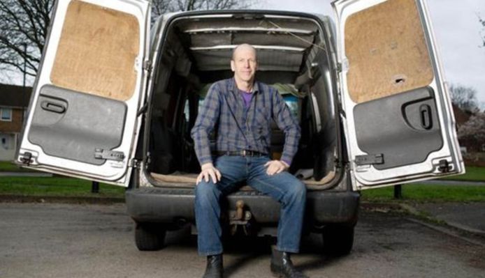 Clive in zijn bestelwagen, tijdens de reportage van Channel 4 over spermadonoren.