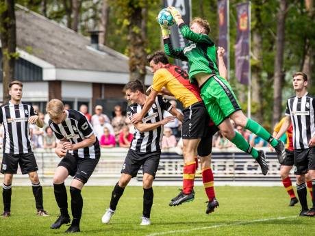 Stevo wint derby van De Tukkers en blijft op kampioenskoers: ‘We hadden niet verwacht zo ver te komen’