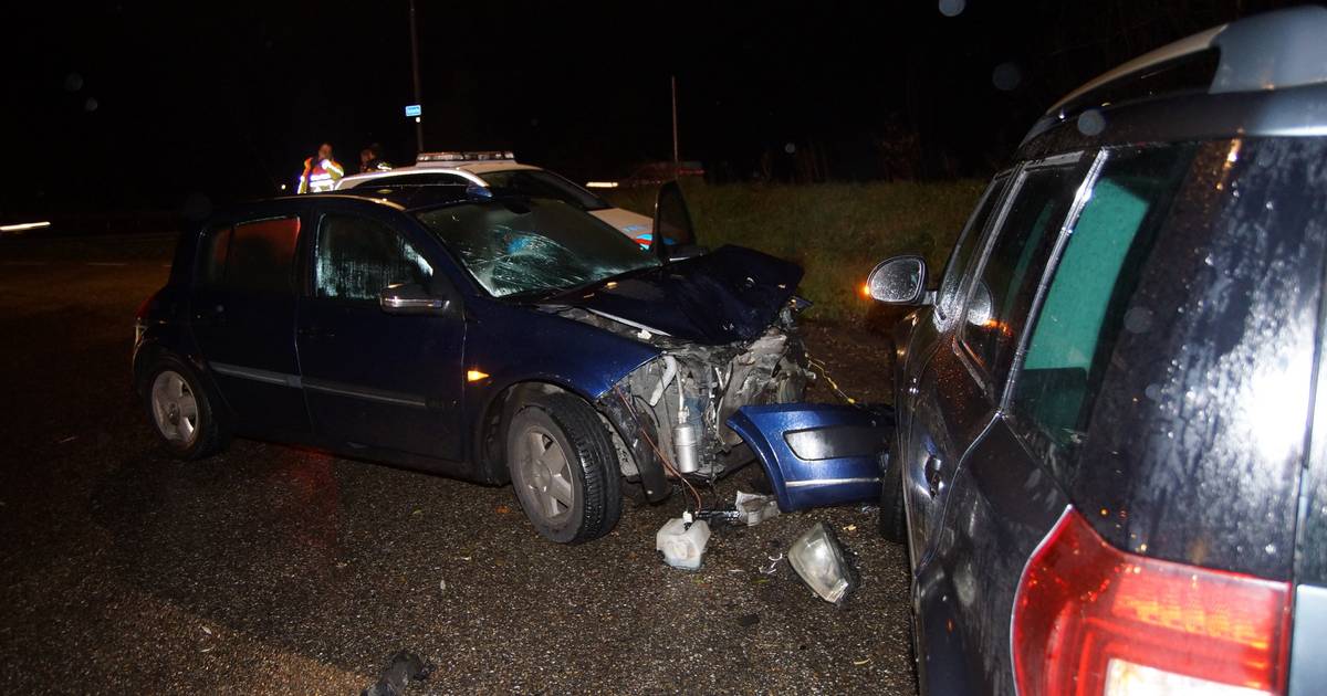 Veel schade bij frontale botsing in Waspik.