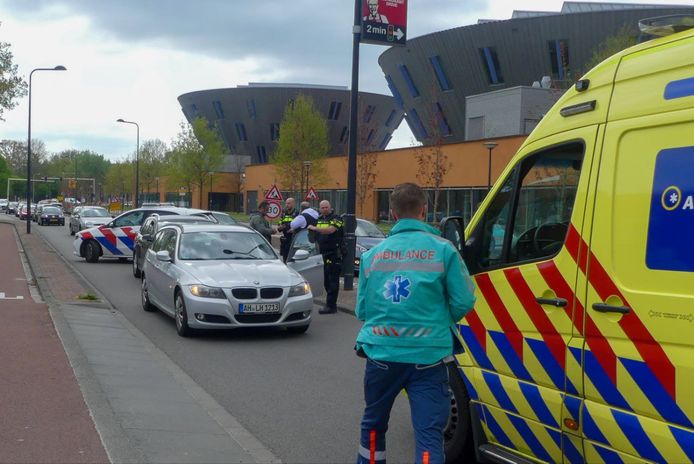 Auto's botsen op de Kuipersdijk in Enschede
