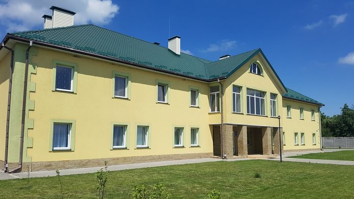 Het kindertehuis staat in West-Oekraïne ten noorden van Lviv.