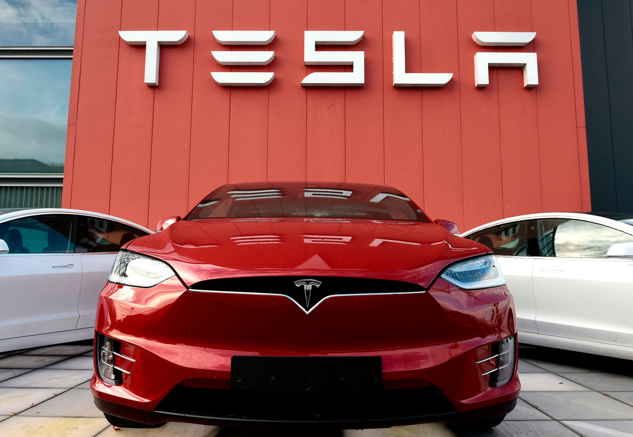 Tesla is de enige autoverkoper die in coronatijden winstcijfers kan schrijven.  Beeld AFP
