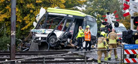 Onderzoek naar crash tussen bus en trein in Bergen op Zoom gaat lang duren