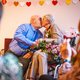 Eric (65) en Anneke (70) trouwen in het ziekenhuis waar ze elkaar ontmoetten én hij haar een aanzoek deed