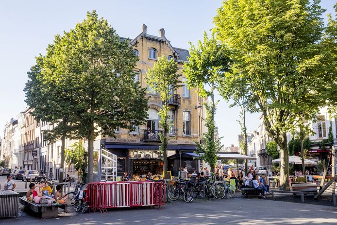 kosmo-sound-en-maya-kamaty-nemen-dageraadplaats-over-antwerpen-hln-be