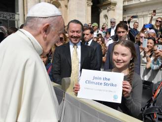 Paus Franciscus moedigt Greta Thunberg aan tijdens audiëntie: “Ga door, Greta, gewoon doorgaan”
