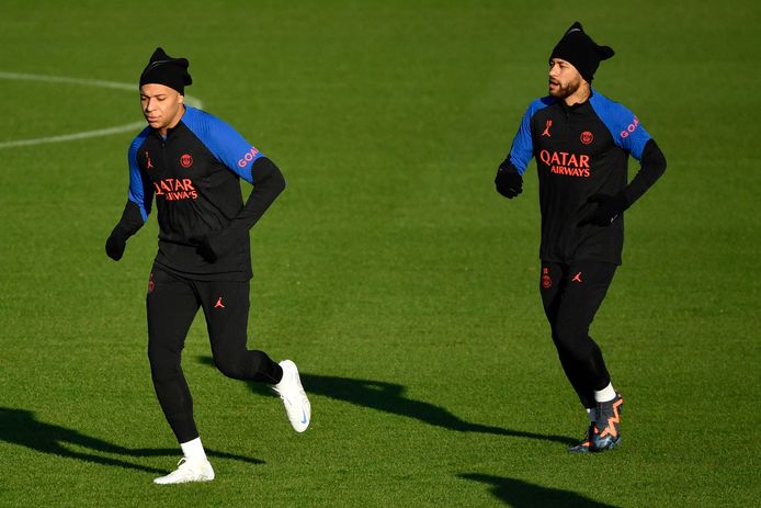 Kylian Mbappé  en Neymar (rechts).