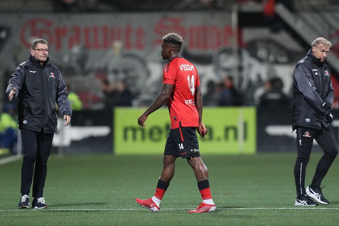 Kevin Bukusu zette de boel in de kleedkamer op scherp na de 0-3 nederlaag van Helmond Sport tegen Roda JC.