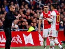 Ook Ajax-coach John Heitinga doet tegen Feyenoord een duit in het zakje