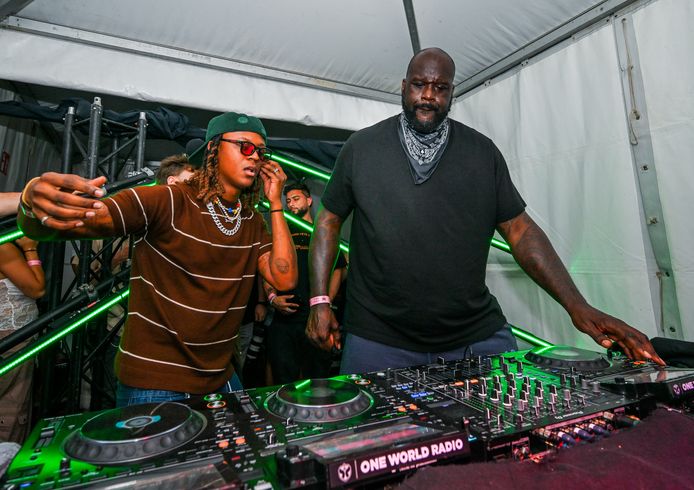 IN BEELD. Letterlijk de grootste, en dat in het kleinste kamertje van ...