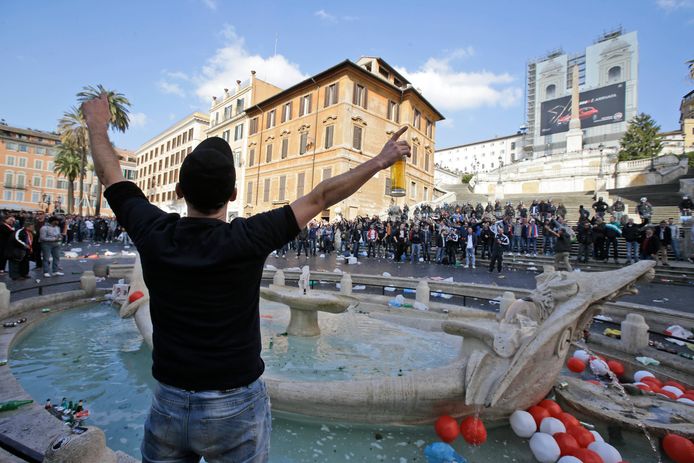Beeld uit februari 2015 van de ongeregeldheden in Rome bij de Fontana della Barcaccia.
