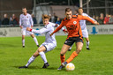 Damon van Hoften in betere tijden, in actie met De Bataven in de derby met SC Bemmel.