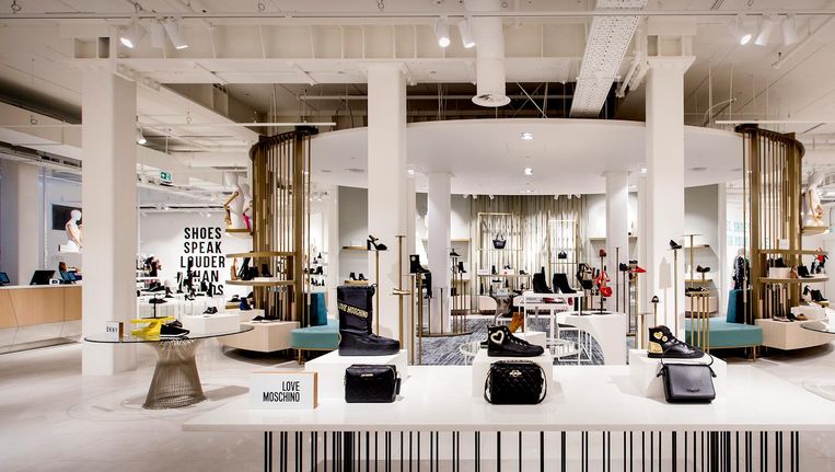 werkplaats Monnik gijzelaar Hudson's Bay te duur voor Nederlandse klanten, warenhuis gaat meer  goedkopere merken verkopen | De Volkskrant