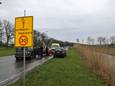 Het gele verkeersbord kon de aanrijding niet voorkomen.