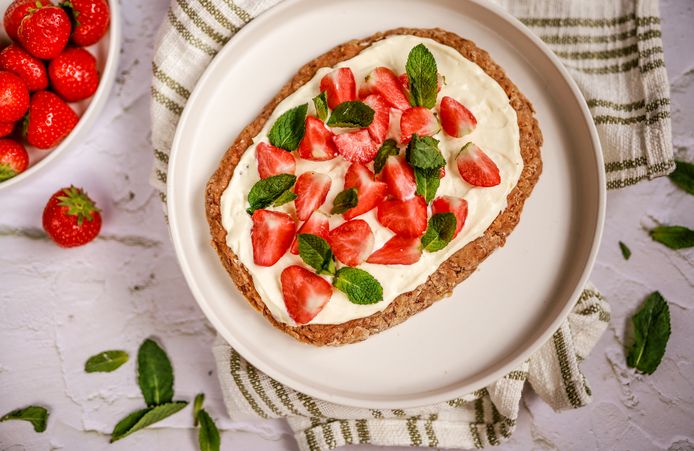 Aardbeien-roomtaartje zonder suiker.