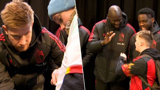 KIJK. Een high five van Lukaku en foto met De Bruyne: Rode Duivels maken in Basecamp tijd voor supporters