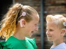 Milou en Ivo zijn niet meer doof: ‘We vinden het een wonder, het zijn horende wondertjes’