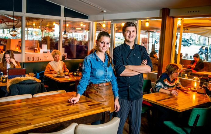 Daphne Bruil en Fabian van Dijk, souschef van restaurant Belvedère in Gouda.