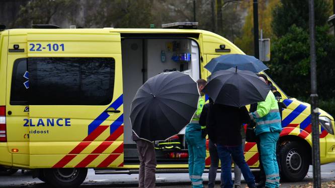 Fietsster aangereden door auto in Geldrop, slachtoffer gewond naar ziekenhuis