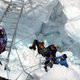 Zoekactie vermisten lawine Everest gestaakt