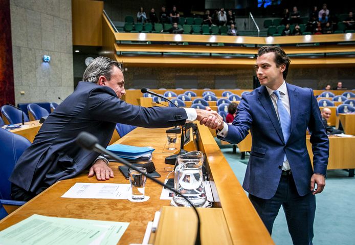 Mark Harbers, staatssecretaris van Justitie en Veiligheid,  en Thierry Baudet van Forum voor Democratie voorafgaand aan het debat.