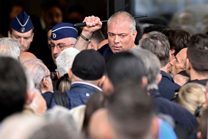 Beelden van de chaos aan de luchthaven van Charleroi.