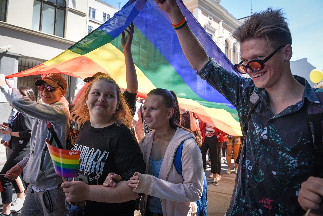 Estland voert als eerste oudSovjetstaat homohuwelijk in Foto AD.nl