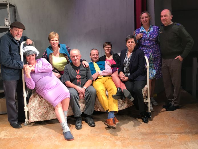 De cast van Podium Lovendegem.